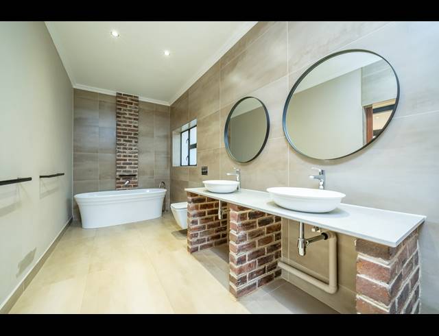 4 BEDROOM FREEHOLD FOR SALE IN NORTHCLIFF